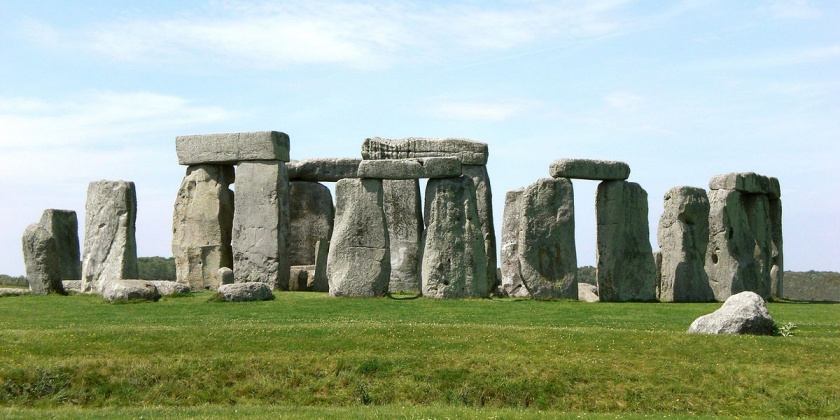 1200px-Stonehenge,_Salisbury_retouched